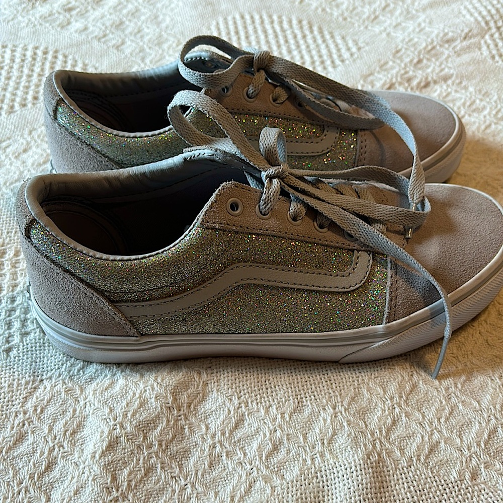Girls Vans Ward Size 4 (also fits women size 5.5-6)